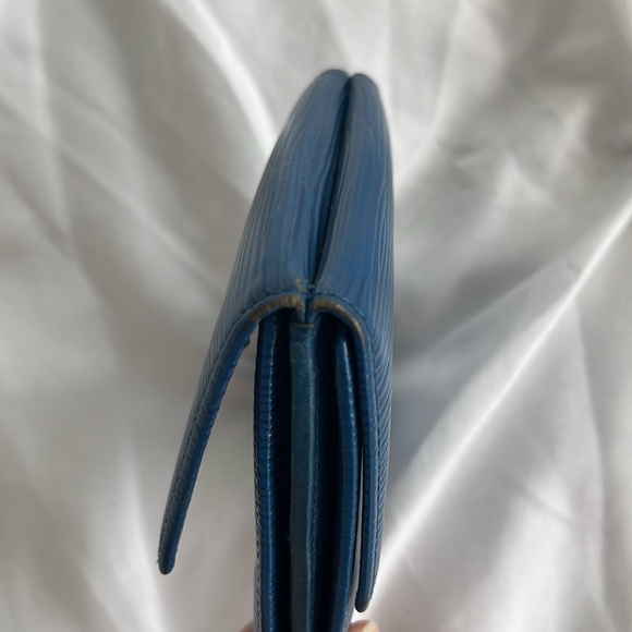 Louis Vuitton Vintage Epi Leather Wallet - Picture 8 of 10